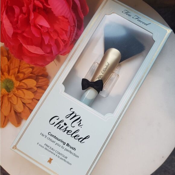 Too Faced Mr. Chiseled Contour Brush - Picture 4 of 7